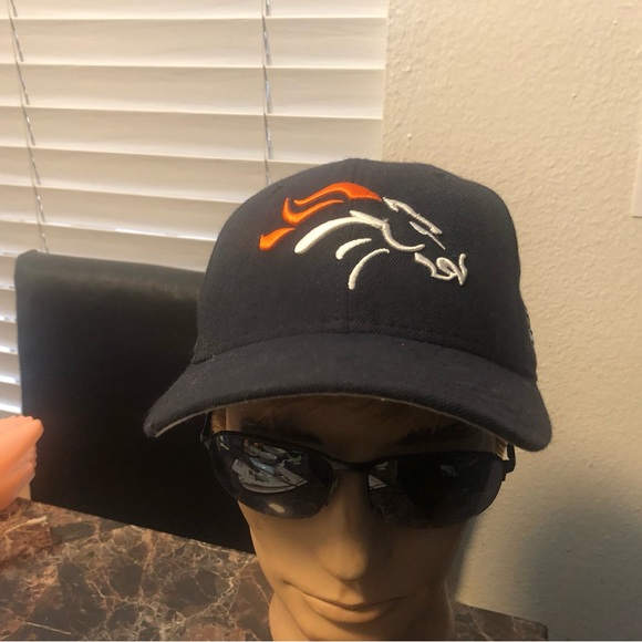 New Era NFL Denver Bronco Men’s Black Red Baseball Hat Size 7 1/4 - Picture 7 of 10